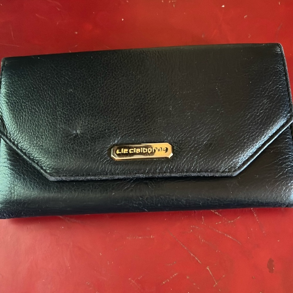 Women’s Liz Claiborne Leather wallet